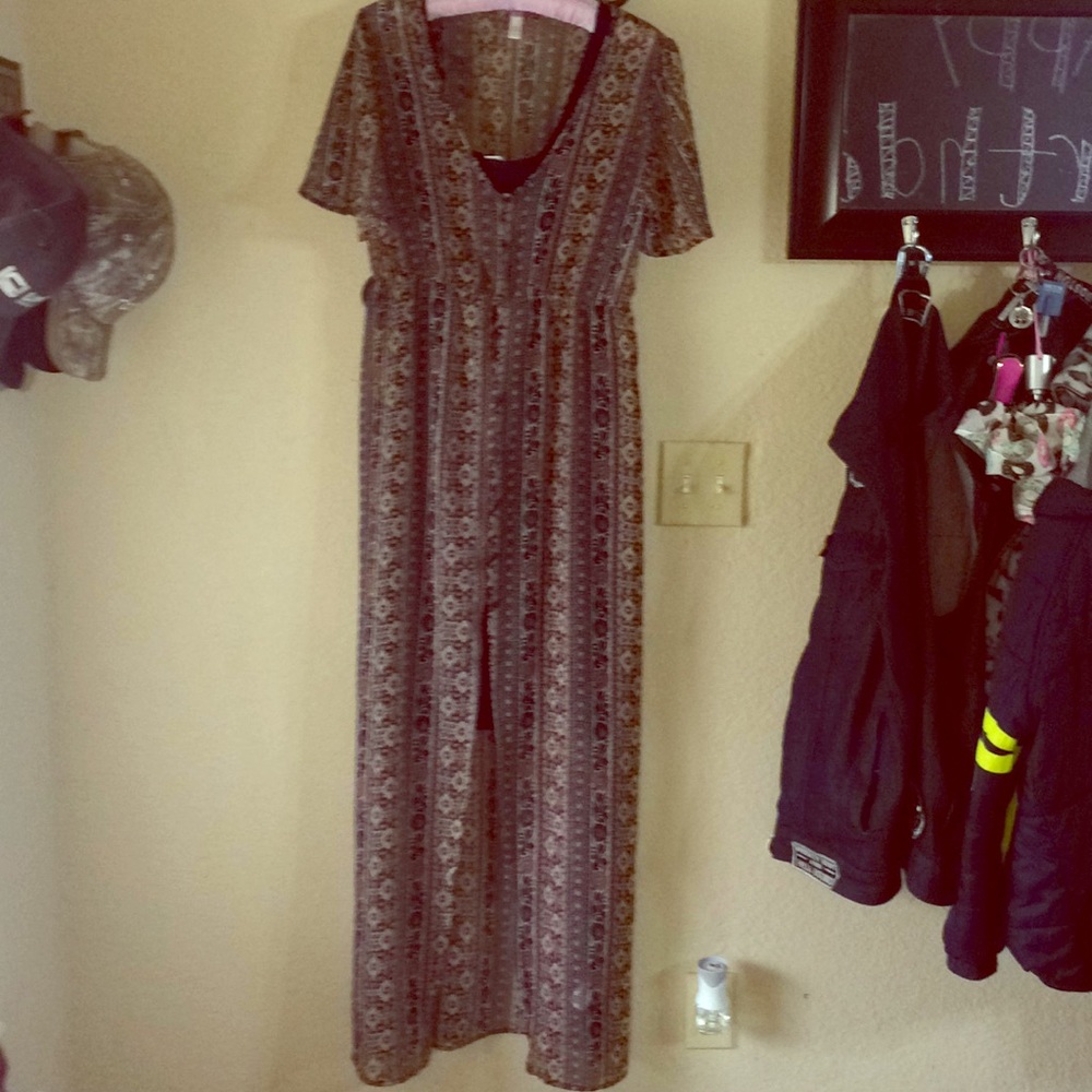 Two piece!! Gorgeous flirty sheer dress w/ slip